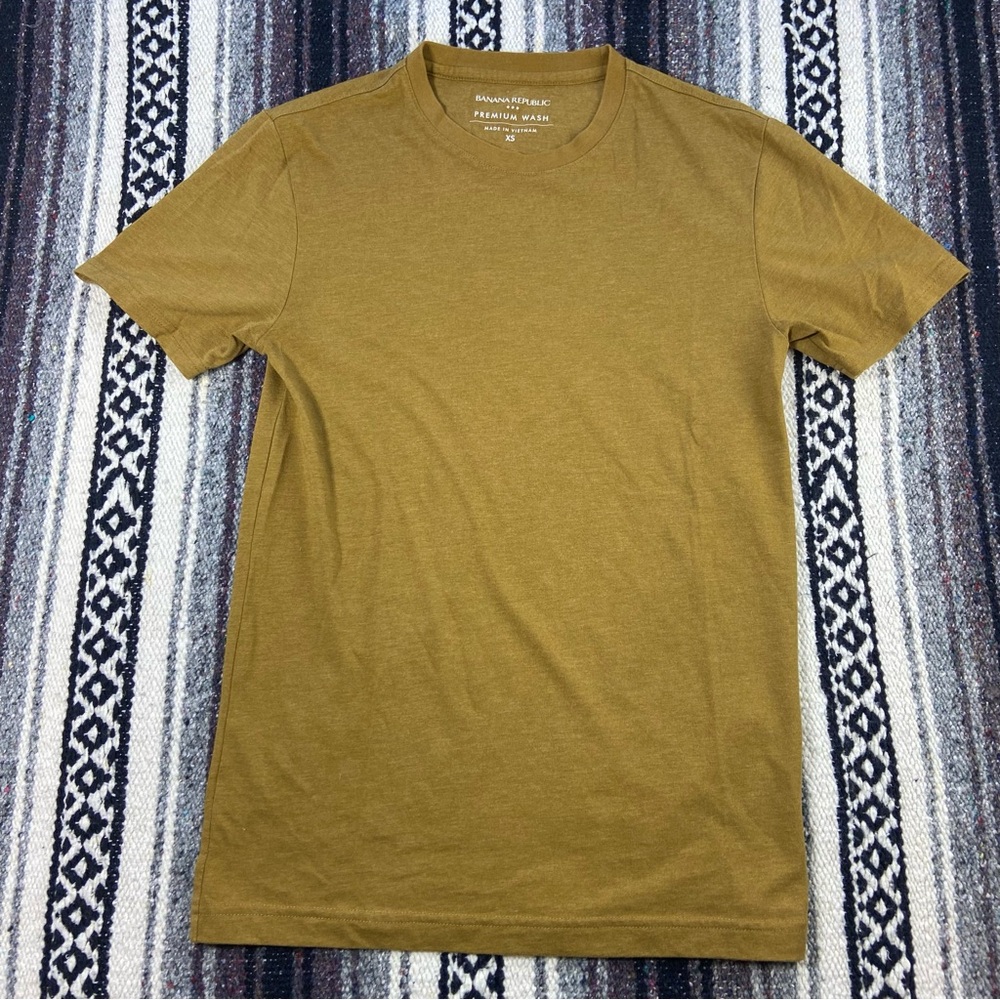 Banana Republic XS Premium Wash Men's Mustard Yellow Short Sleeve Tee T-Shirt